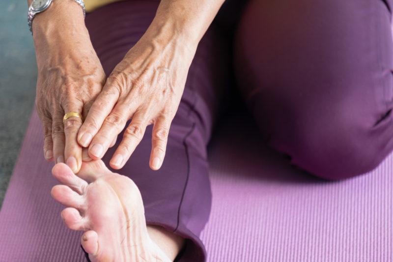 How seniors can maintain flexibility through stretching