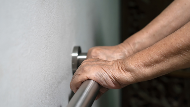 Warning signs that your elderly parent may need help at home